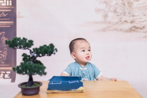 广州包生男孩的试管医院宝宝吓着了怎么办